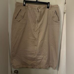 22w plus size tan midi cargo skirt